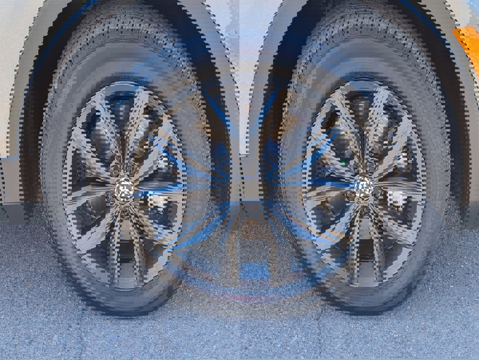 Used 2024 Volkswagen Tiguan SE image 10