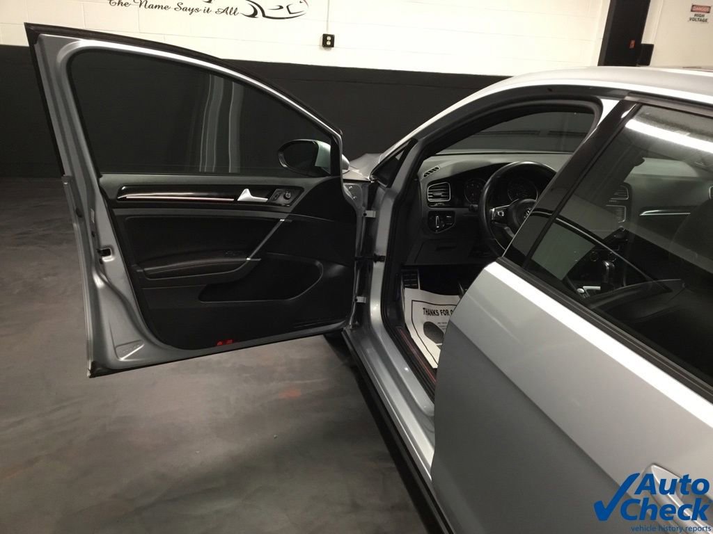 Used 2017 Volkswagen GTI SE image 19