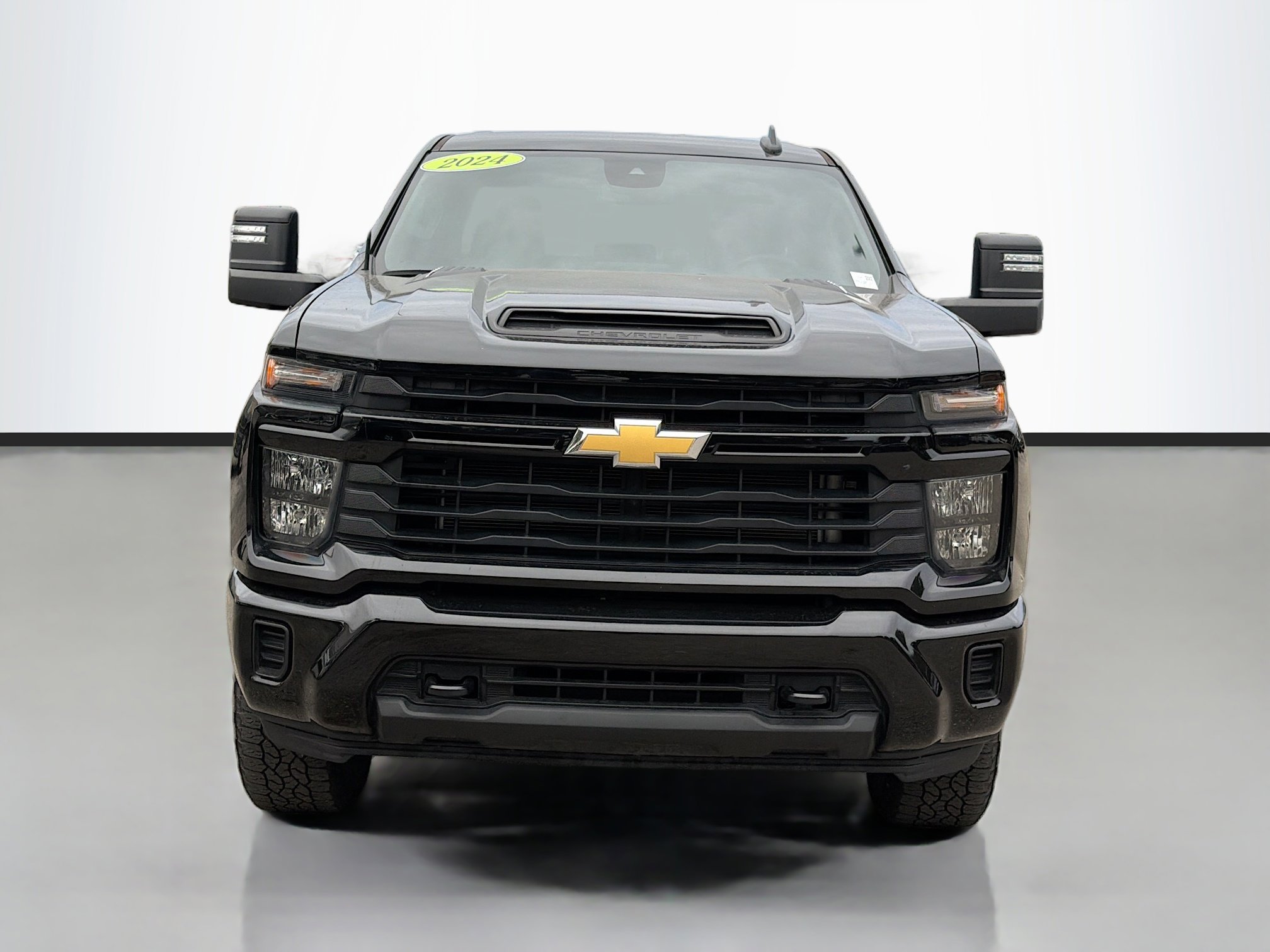 Used 2024 Chevrolet Silverado 2500 Custom w/ Custom Value Package image 8