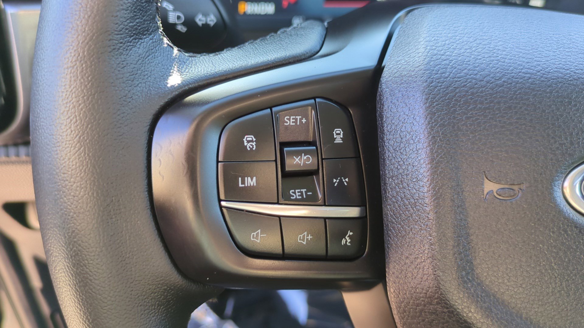 Used 2025 Ford Ranger Lariat w/ Black Appearance Package image 17