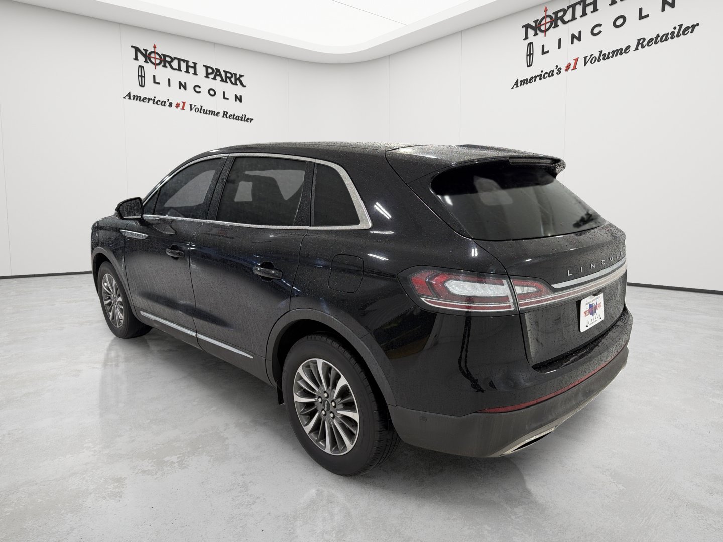 Used 2022 Lincoln Nautilus Reserve FWD image 3