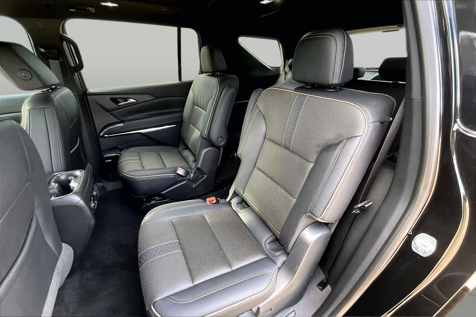 Used 2025 Chevrolet Traverse High Country w/ LPO, Floor Liner Package FWD image 21