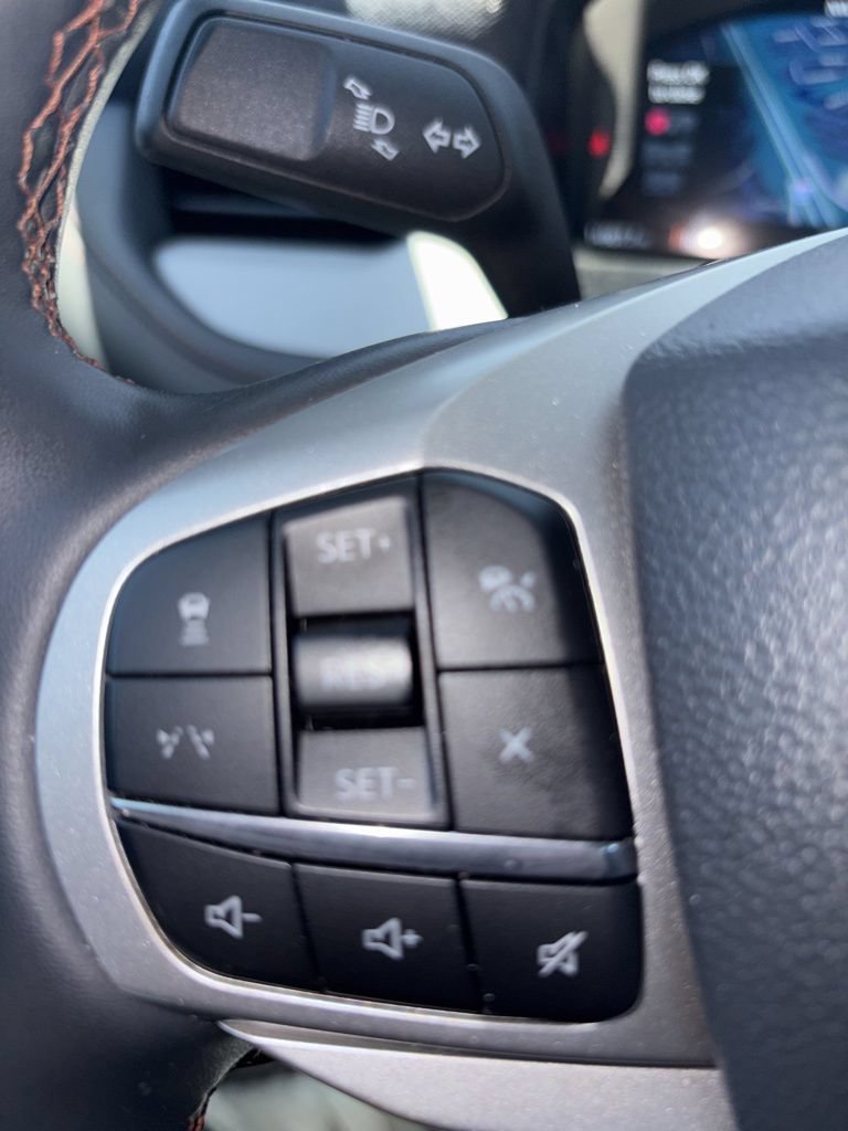 Used 2025 Ford Explorer Active AWD/4WD image 30