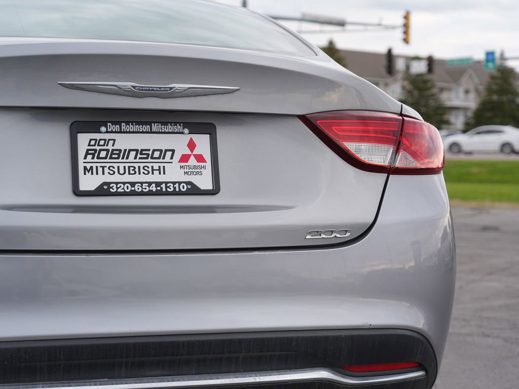 Used 2015 Chrysler 200 Limited FWD image 10