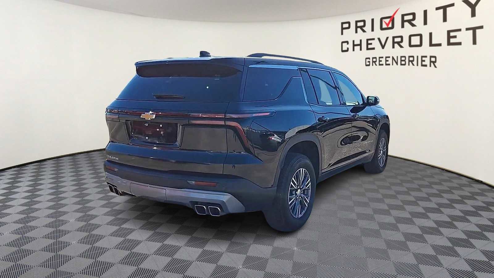 Used 2025 Chevrolet Traverse LT image 8