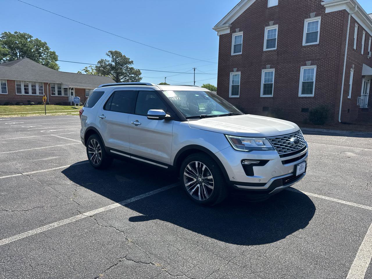 Used 2018 Ford Explorer Platinum AWD/4WD image 2