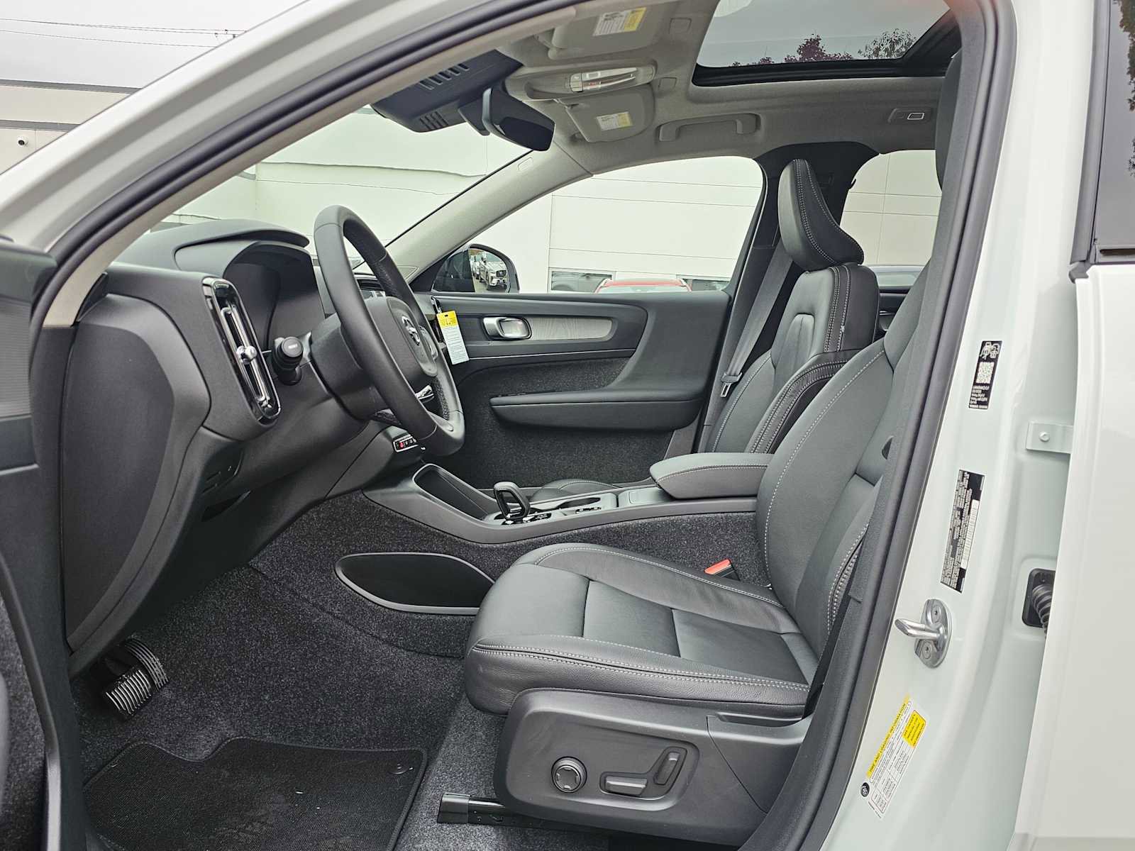 New 2026 Volvo XC40 B5 Core w/ Climate Package image 19