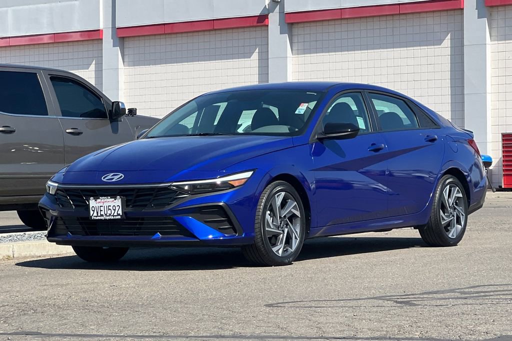 Used 2025 Hyundai Elantra Sport FWD image 10