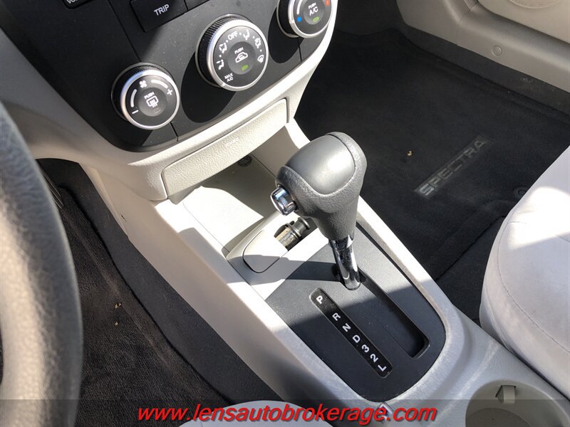 Used 2007 Kia Spectra EX FWD image 15