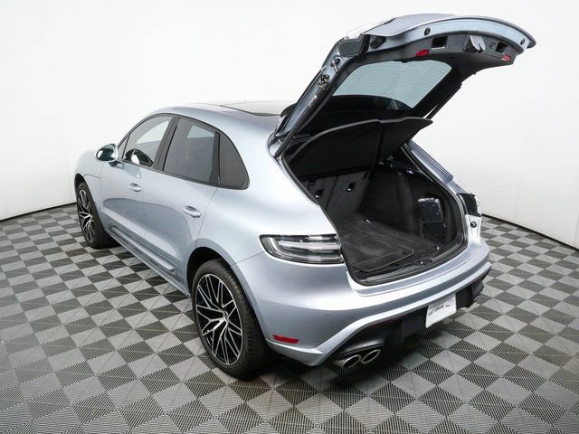 Certified 2023 Porsche Macan AWD image 32