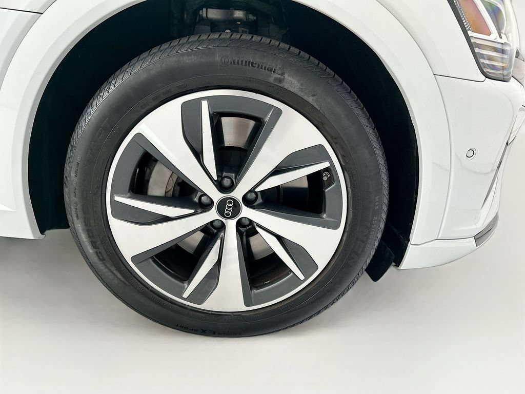 Certified 2024 Audi Q8 e-tron Premium Plus w/ Premium Plus Package AWD/4WD image 31