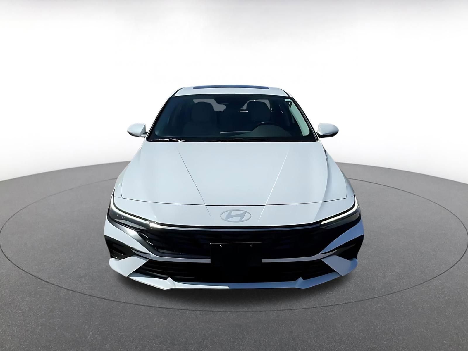 Used 2025 Hyundai Elantra Limited FWD image 4