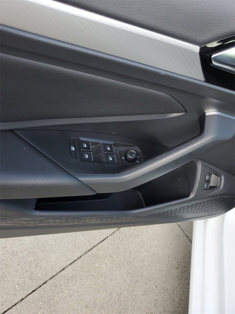 Used 2021 Volkswagen Jetta R-Line image 9