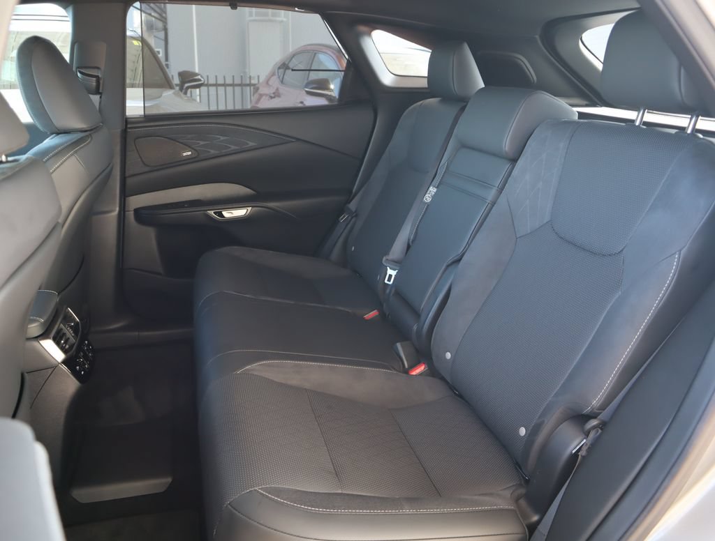 Used 2024 Lexus RX 450h AWD w/ Luxury Package image 31