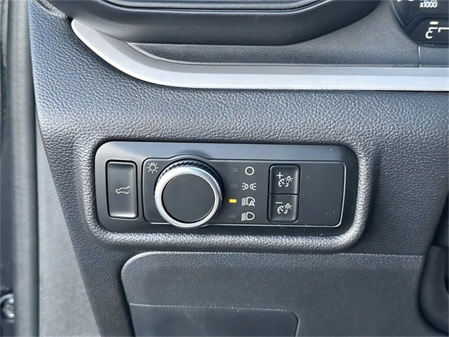 Used 2024 Ford Explorer XLT image 18