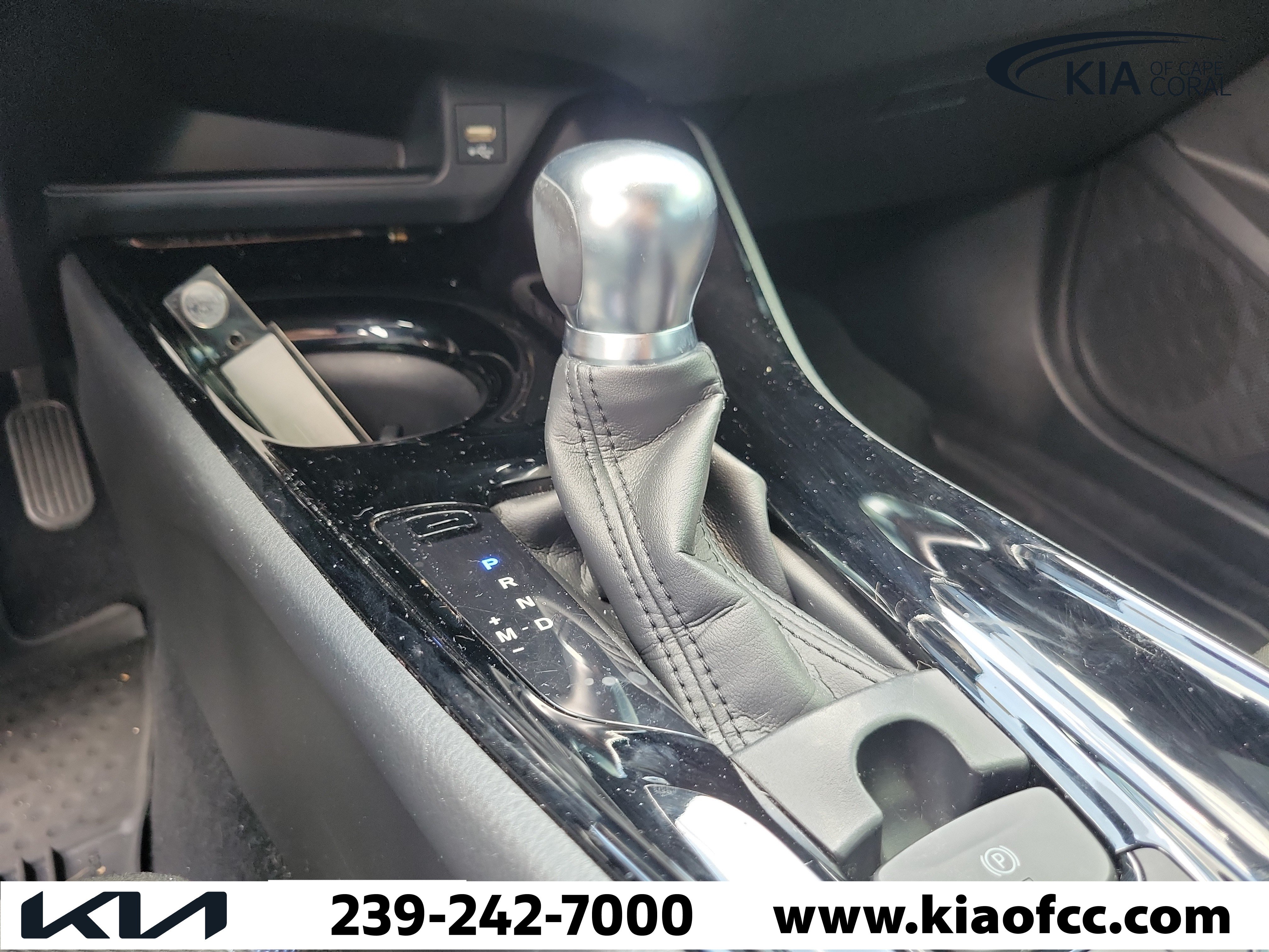 Used 2020 Toyota C-HR XLE FWD image 29