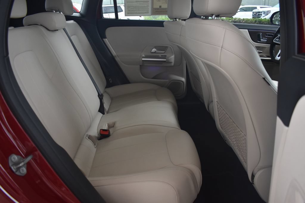 Used 2021 Mercedes-Benz GLA 250 4MATIC w/ Premium Package image 16