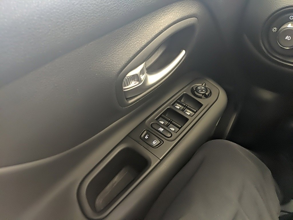 Used 2022 Jeep Renegade Latitude image 27