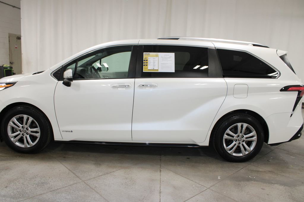 Used 2021 Toyota Sienna Platinum AWD/4WD image 6