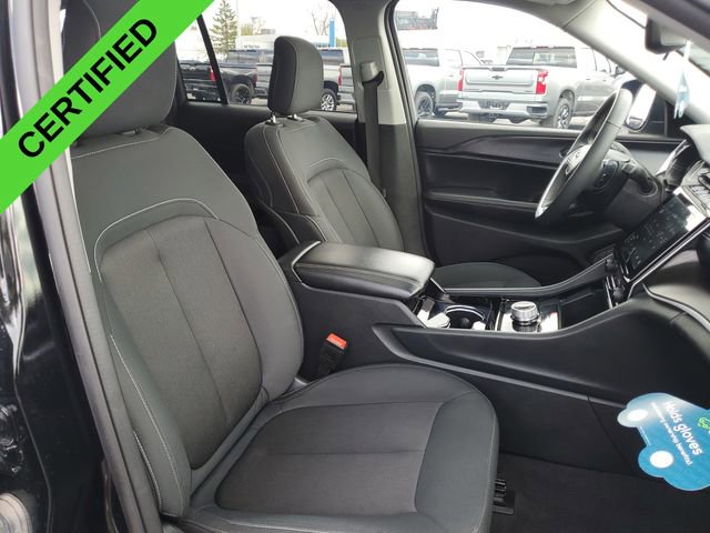 Used 2023 Jeep Grand Cherokee Laredo AWD/4WD image 28