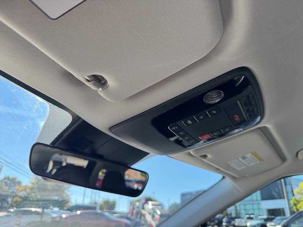 Certified 2025 Kia Carnival EX FWD image 25