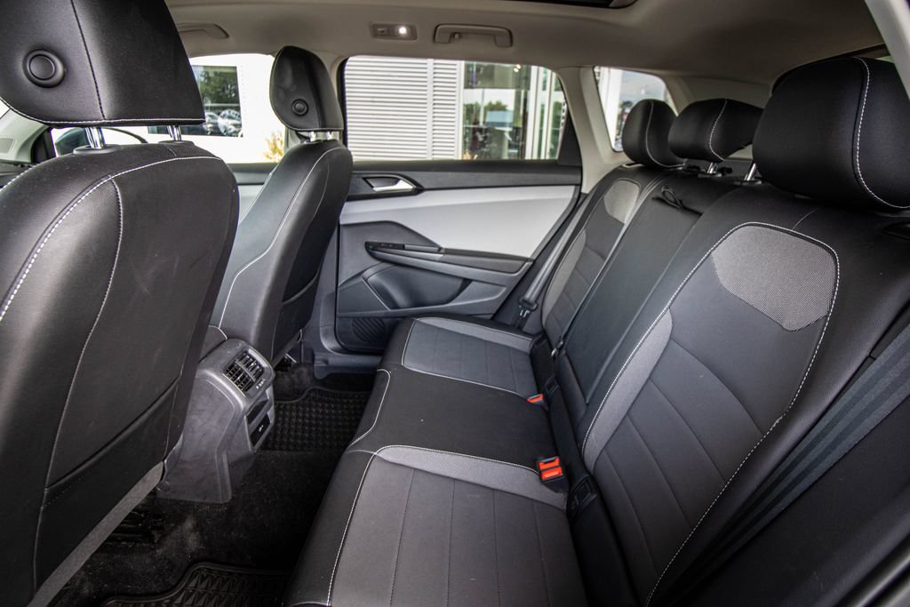 Certified 2023 Volkswagen Taos SE w/ Panoramic Sunroof Package FWD image 25