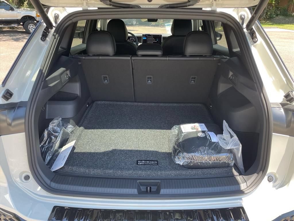 New 2026 Volkswagen Tiguan SE R-Line FWD image 25