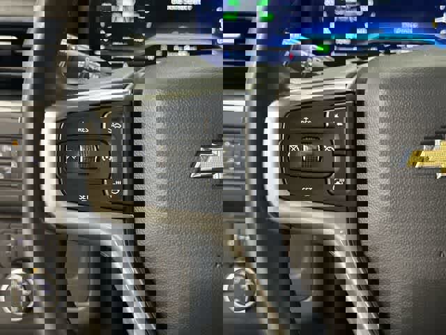 Used 2023 Chevrolet Suburban Premier image 17