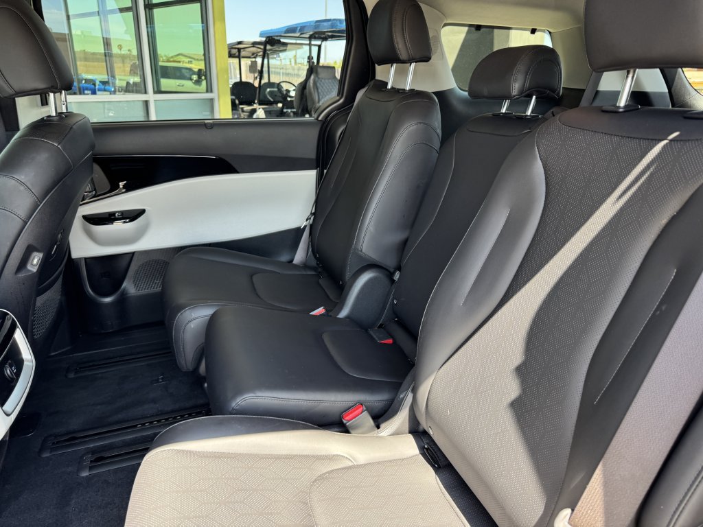 Used 2024 Kia Carnival EX FWD image 32
