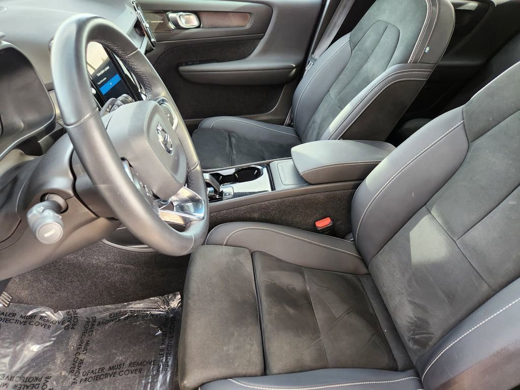 Used 2023 Volvo C40 P8 Recharge Ultimate w/ Protection Package Premier image 6