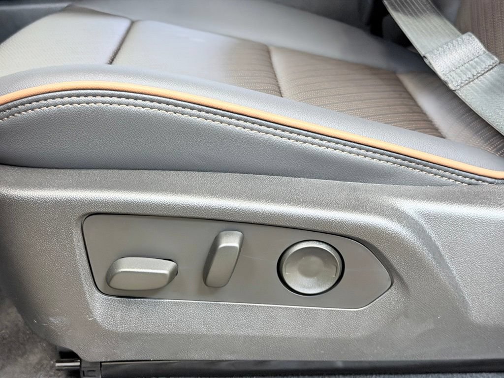 New 2026 GMC Canyon AT4 w/ Technology Plus Package AWD/4WD image 13