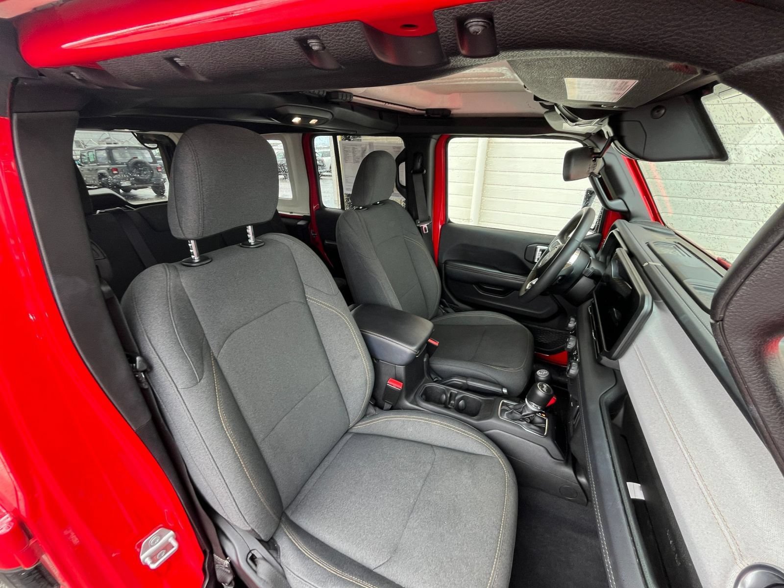 Used 2025 Jeep Wrangler Unlimited Sahara AWD/4WD image 30