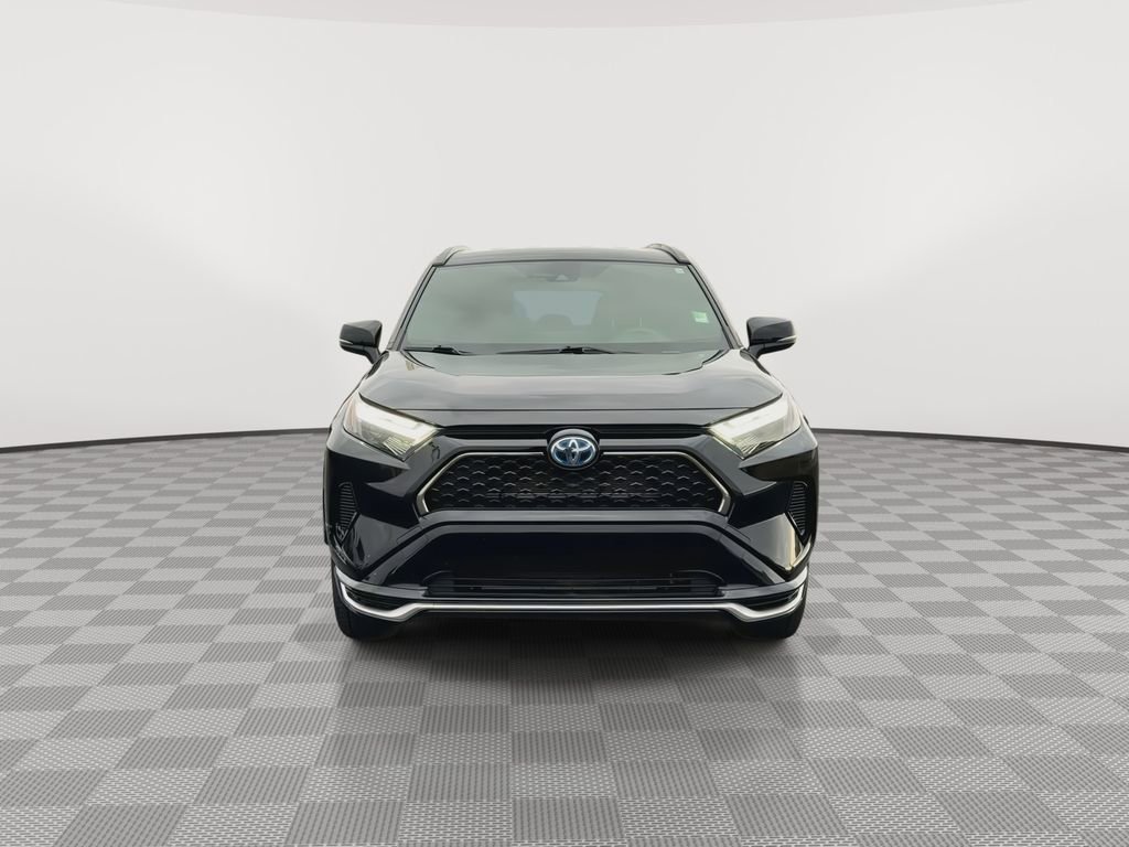 Used 2022 Toyota RAV4 SE image 3