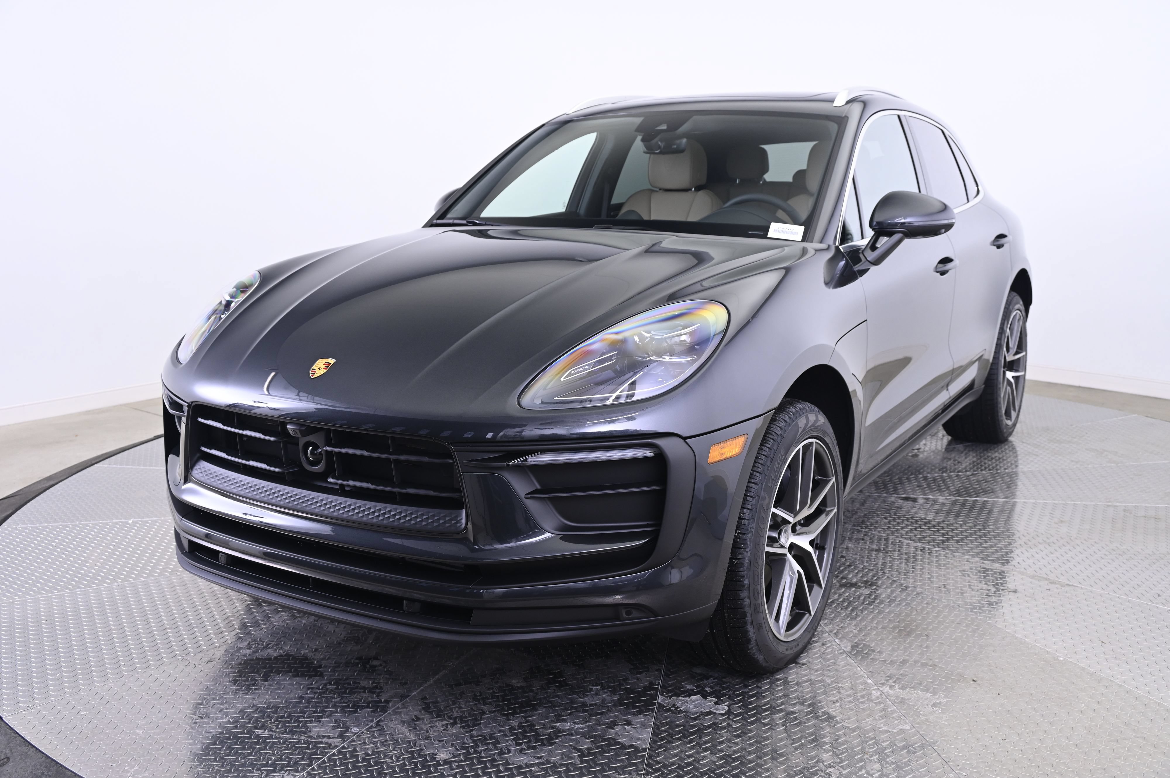 Certified 2026 Porsche Macan AWD/4WD image 1