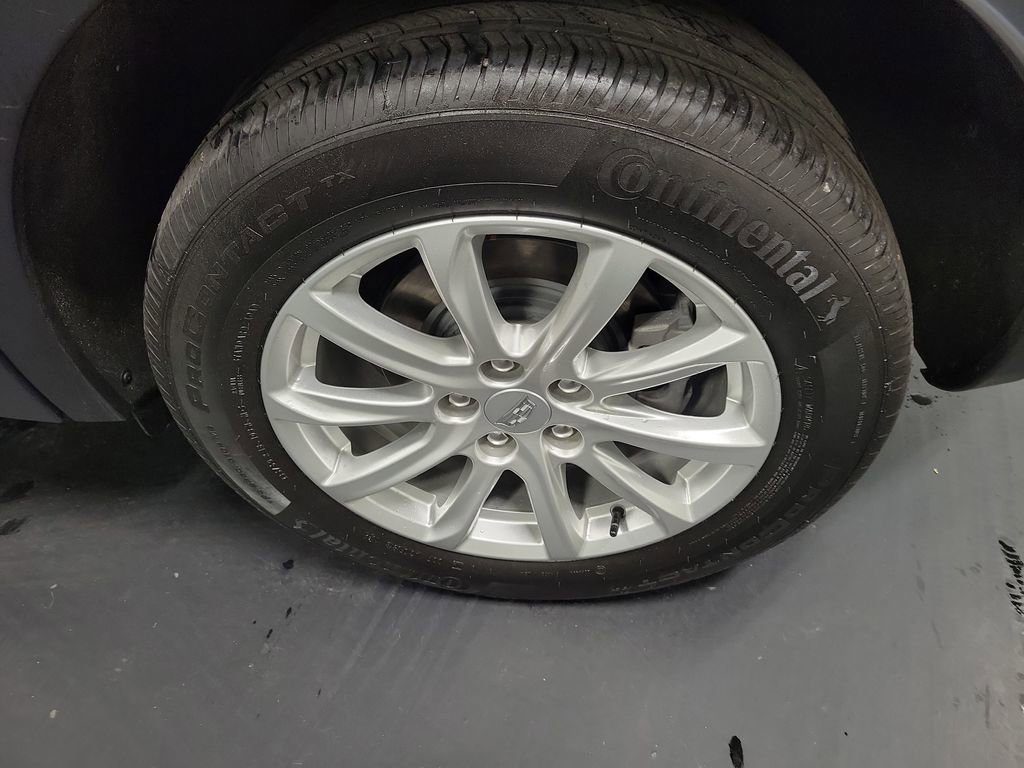 Used 2023 Cadillac XT4 Luxury w/ Cold Weather Package image 10