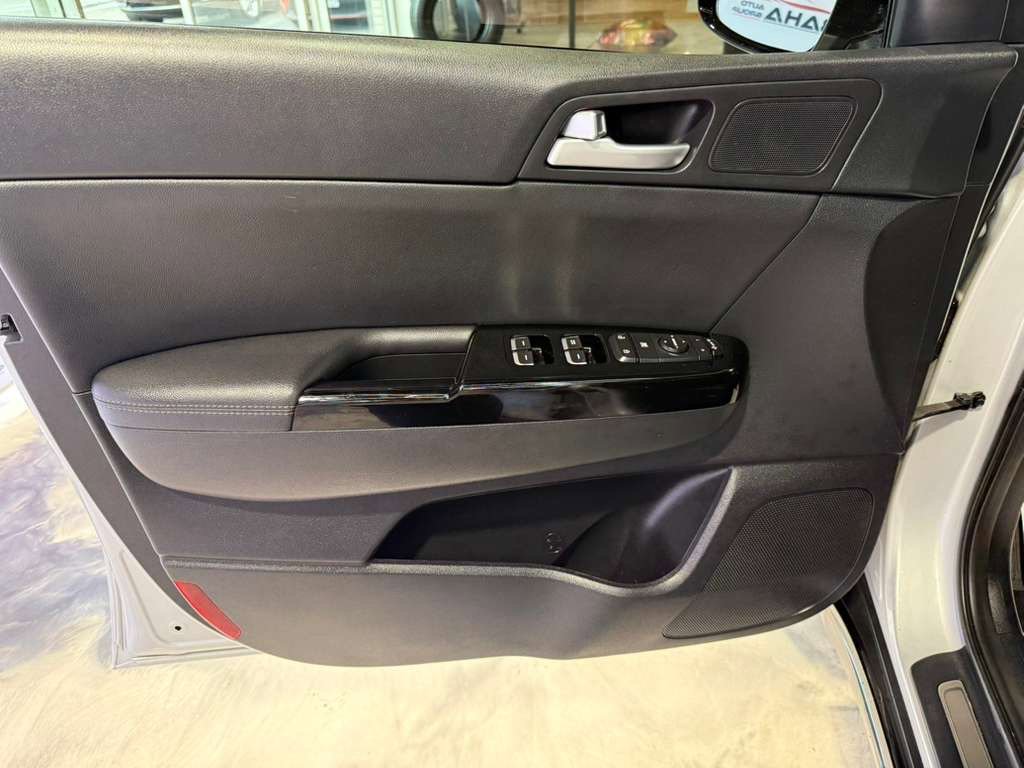 Used 2022 Kia Sportage Nightfall Edition w/ Nighfall AWD Premium Package image 28