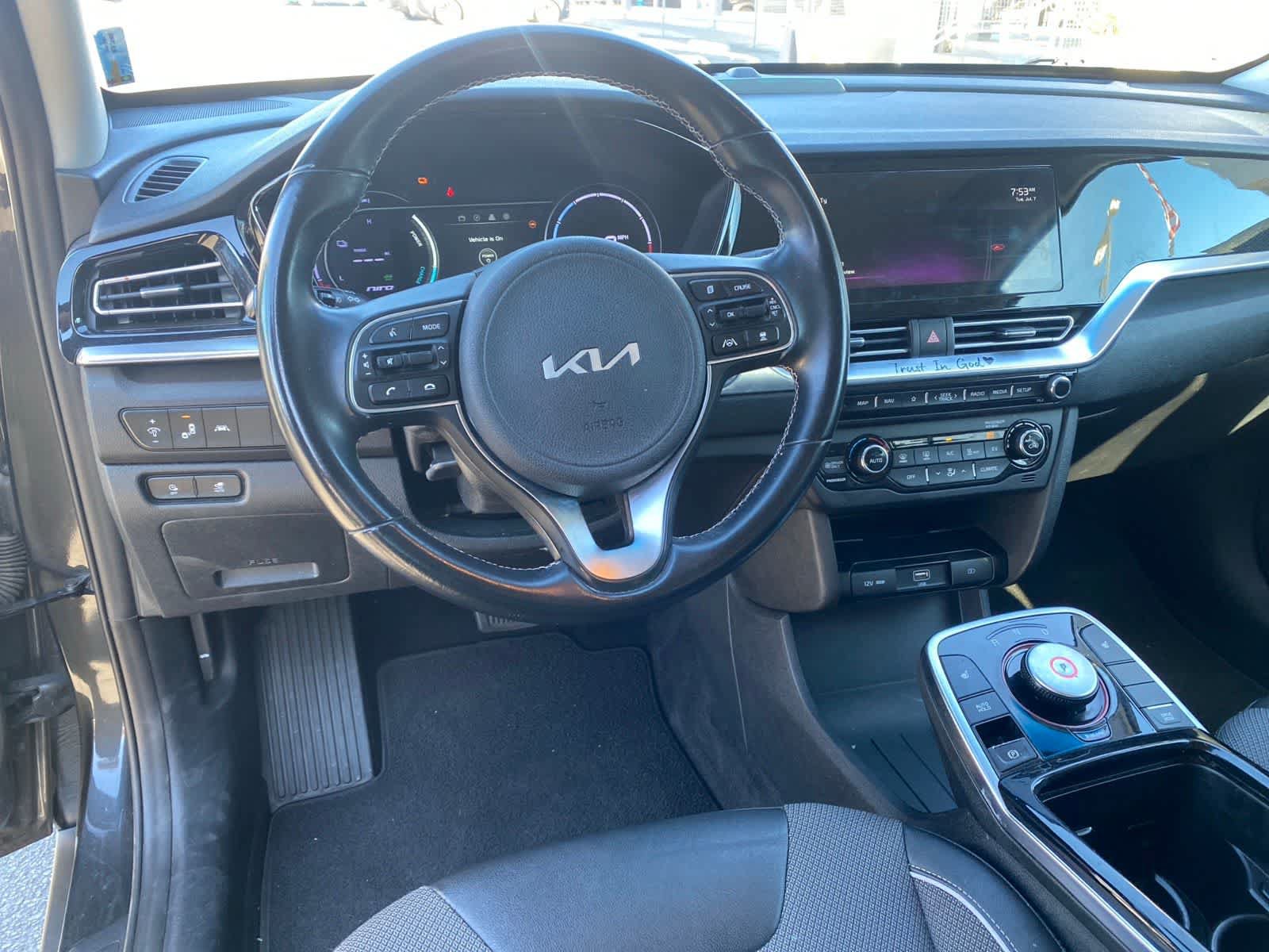 Used 2022 Kia Niro EX FWD image 11