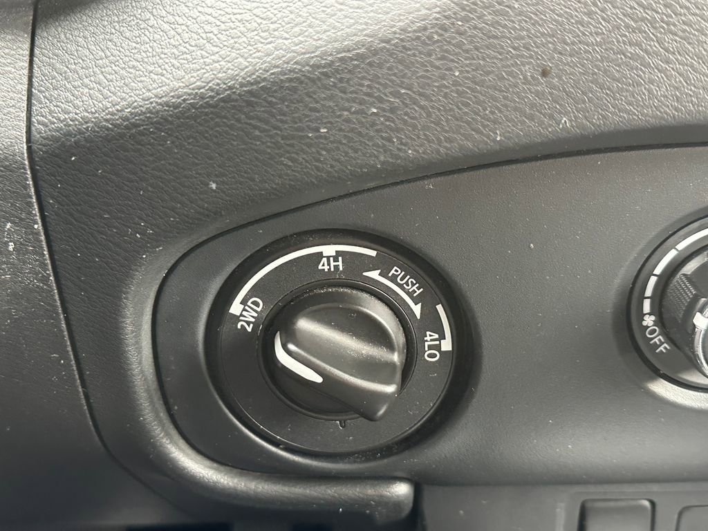 Used 2022 Nissan Frontier SV image 28