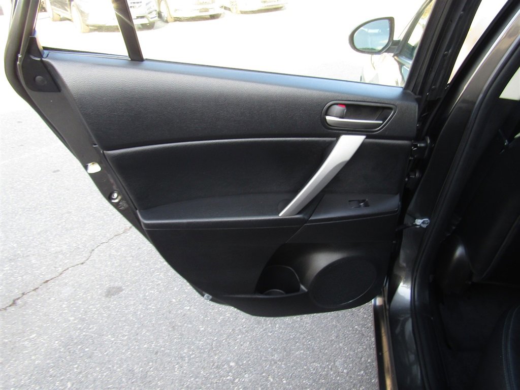 Used 2013 MAZDA MAZDA3 i Grand Touring w/ Tech Pkg image 18