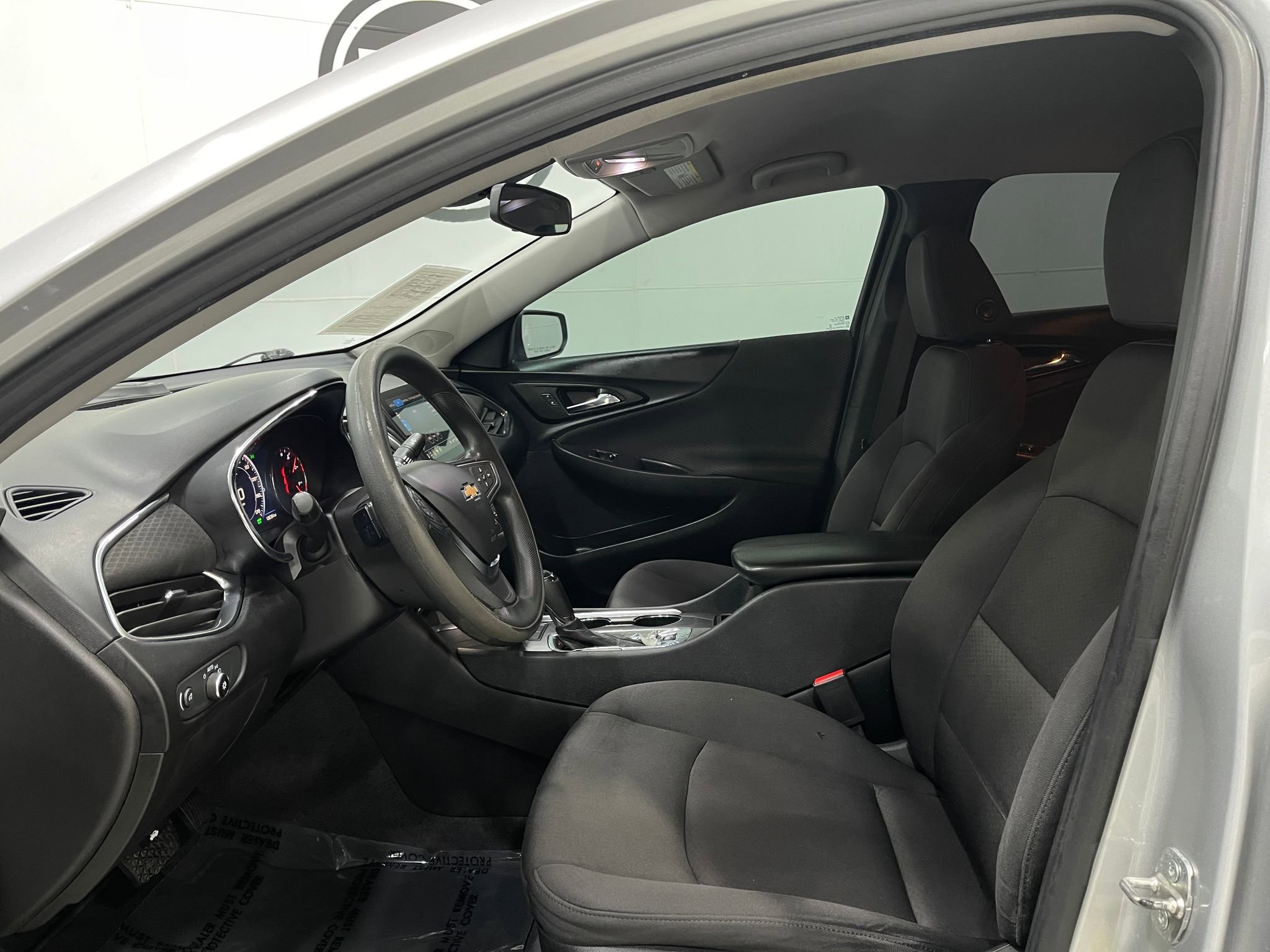 Used 2019 Chevrolet Malibu Hybrid FWD image 11