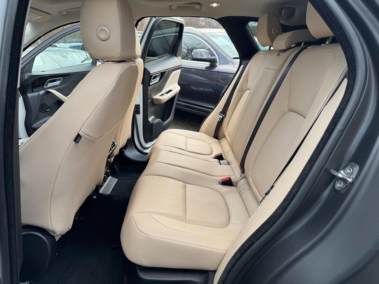 Used 2018 Jaguar F-PACE Premium image 30