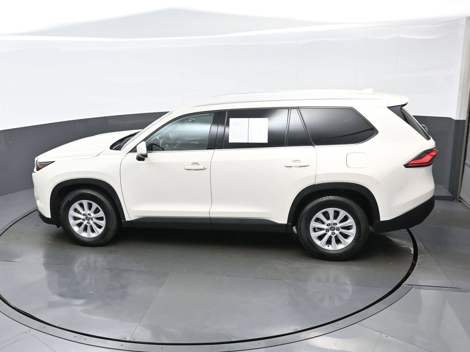 Used 2024 Toyota Grand Highlander AWD image 39
