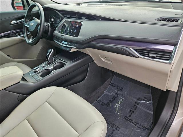 Used 2023 Cadillac XT4 Luxury w/ LPO, Onyx Lite Package image 21