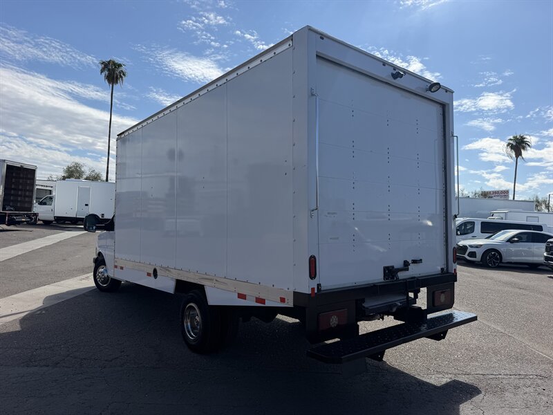 Used 2022 Chevrolet Express 3500 w/ Power Convenience Package RWD image 4