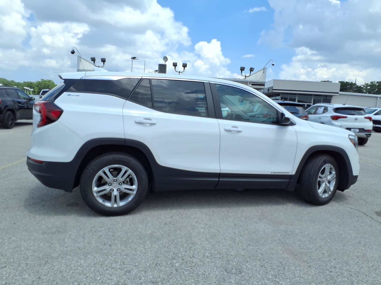Used 2022 GMC Terrain SLE FWD image 30