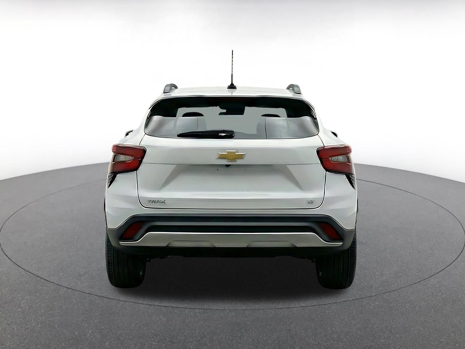 Used 2025 Chevrolet Trax LT w/ LT Convenience Package FWD image 6