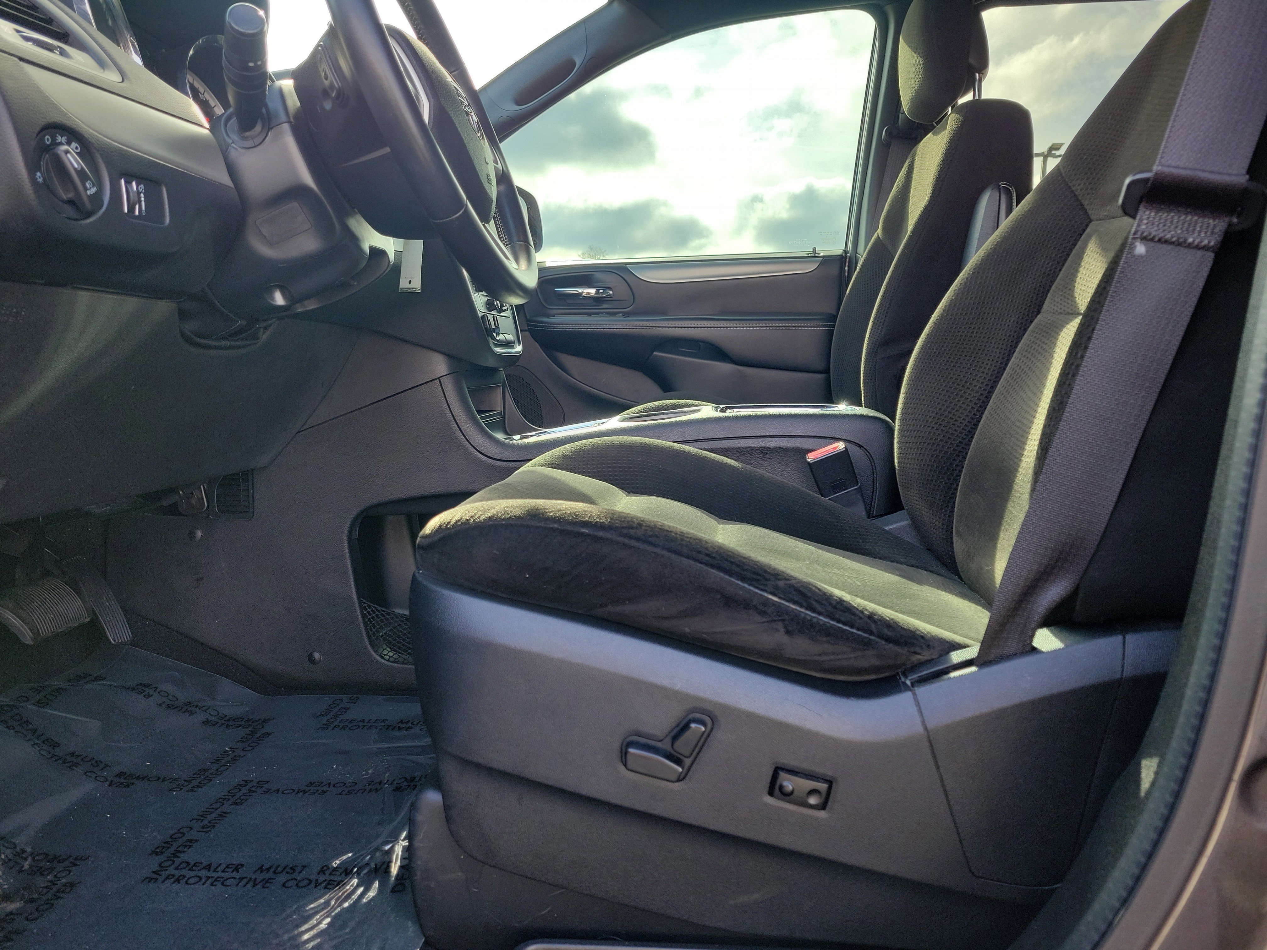 Used 2015 Dodge Grand Caravan SXT w/ Blacktop Package image 16