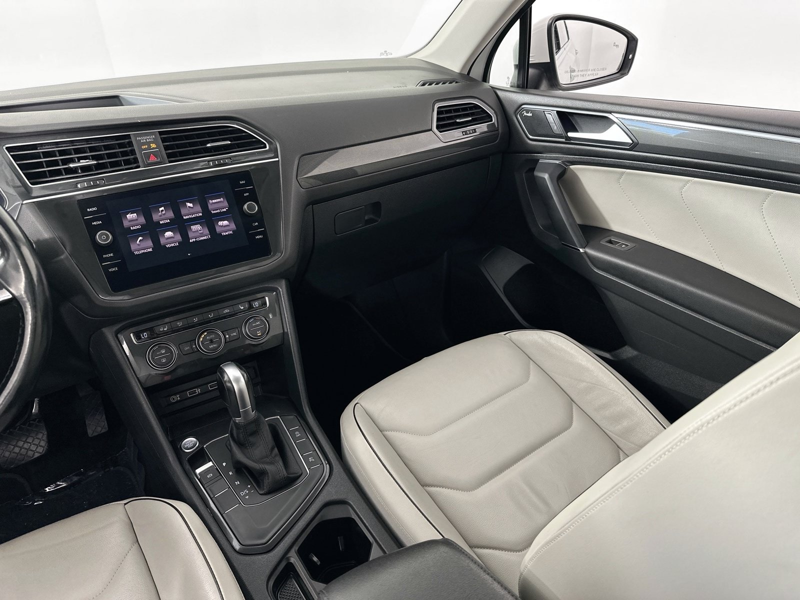 Used 2018 Volkswagen Tiguan SEL Premium FWD image 24