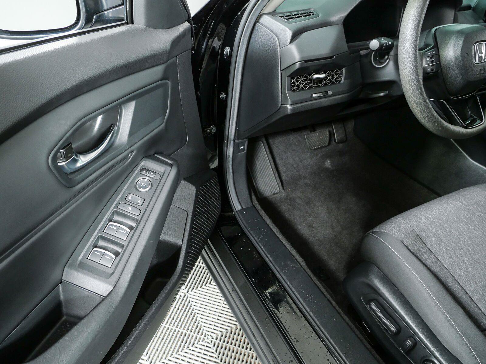 Used 2025 Honda Accord SE image 7