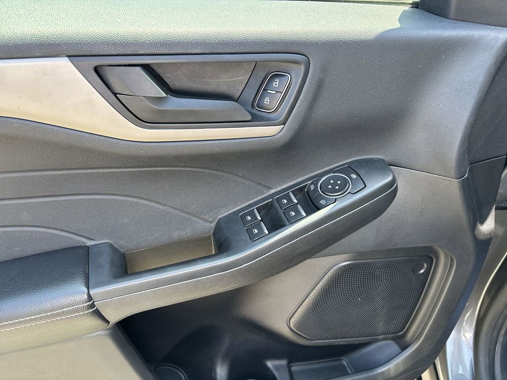 Used 2022 Ford Escape SE w/ SE Sport Appearance Package FWD image 15
